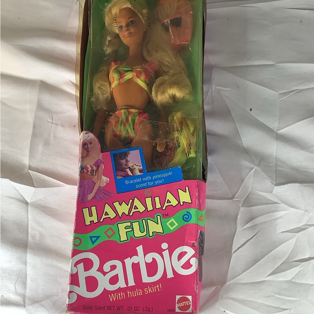Vintage Hawaiian Fun Barbie W/Hula Skirt. NEW IN BOX